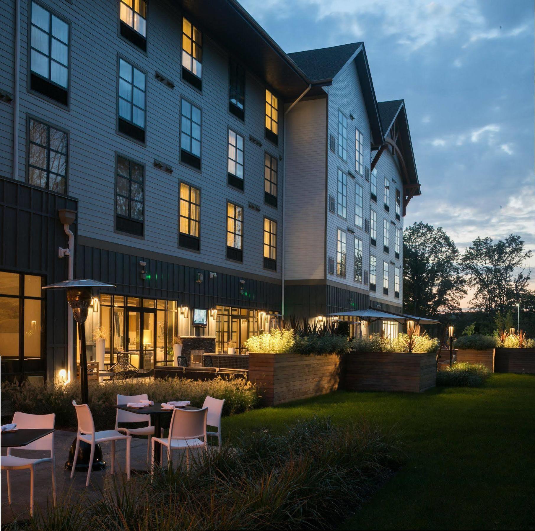 Hotel Zero Degrees Danbury Extérieur photo